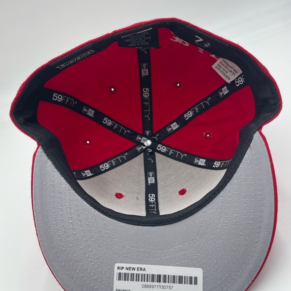 Supreme New Era R.I.P. red box logo size 7 3/8